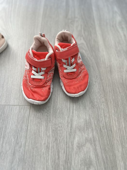 Lot papuci nr. 25 pr fete