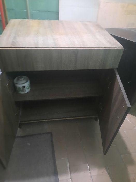 Продам стол-шкаф,торг