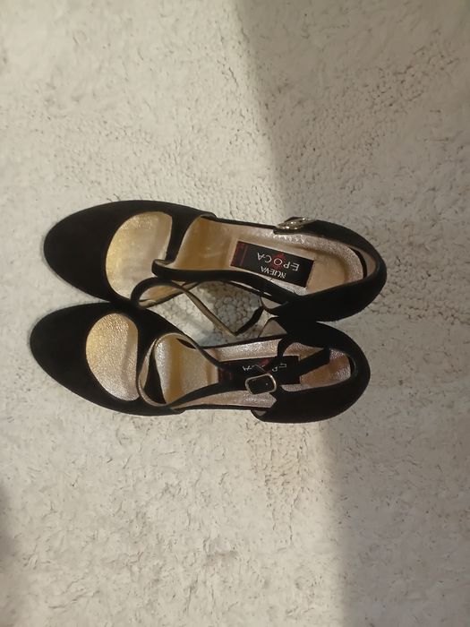 Елегантни обувки от естествена велур