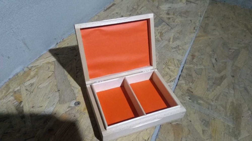 Дървени и кожени кутии и дървени купи