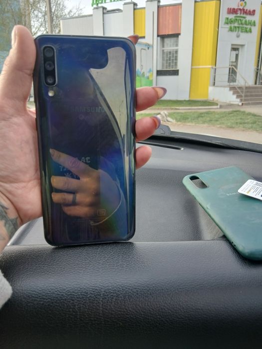 Продам 3 телефона