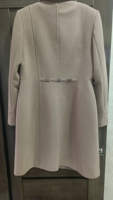 Продам пальто весенний-осенний.