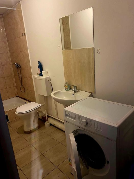 Închiriez garsoniera