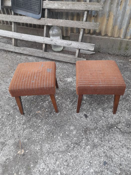 Разтегателна маса и табуретки