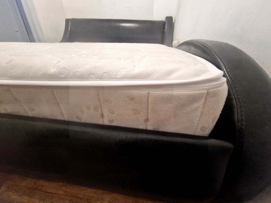 Кожена спалня с матрак