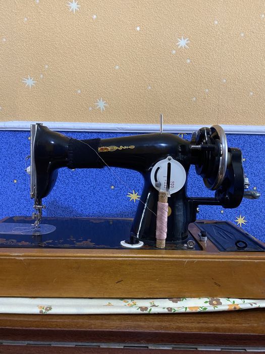 Продам ручная швеиная  машинка.