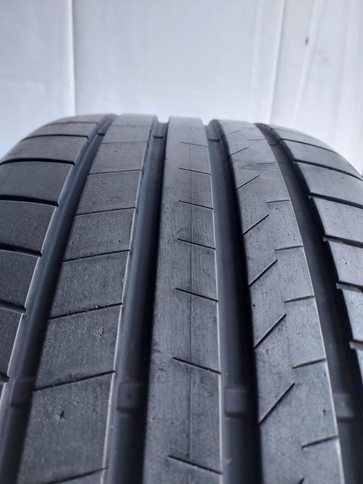 Шины  Bridgestone 285/35/22