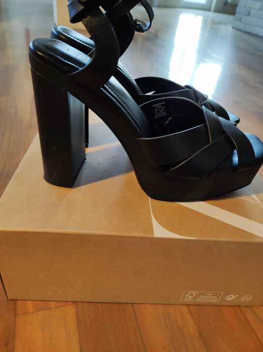 Дамски кожени сандали ZARA