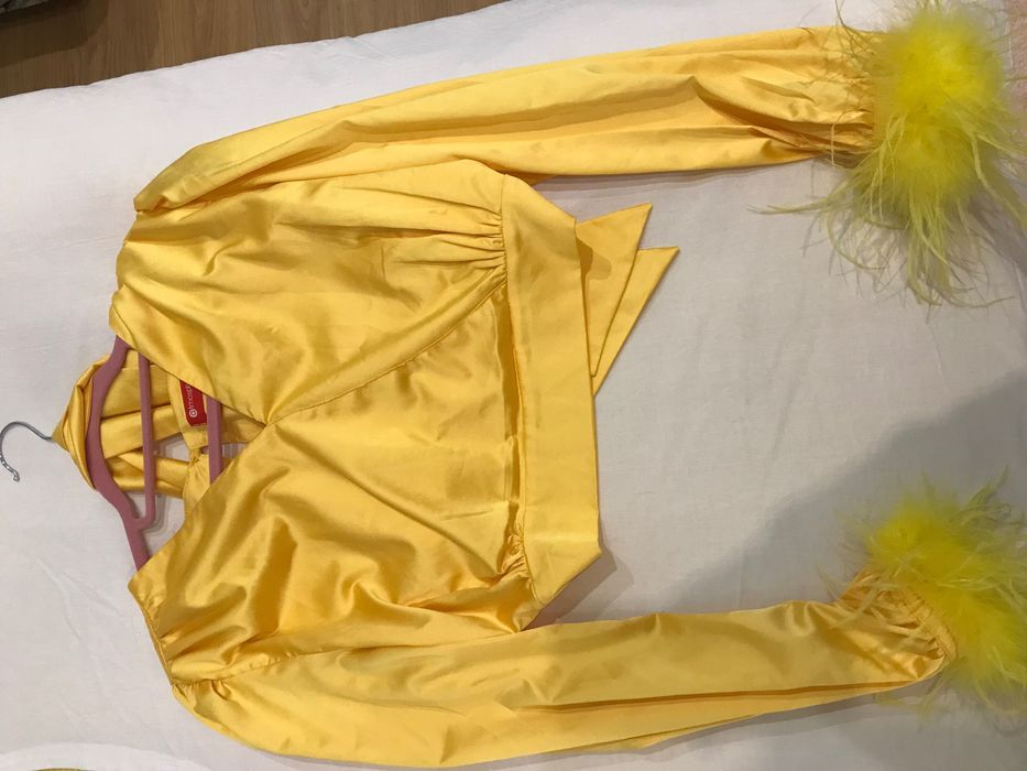 Елегантна блуза с пера