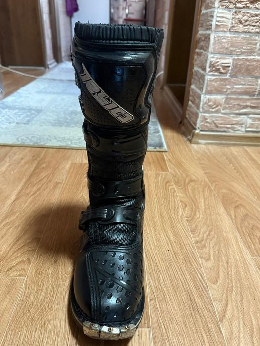 Продам мотоботы размер42