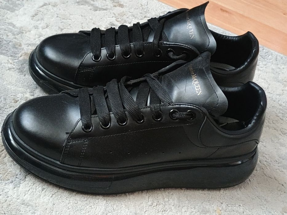 Vând adidași Alexander Mcqueen