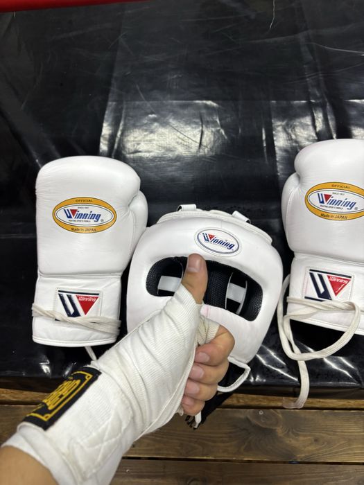Шлем и перчатки winning