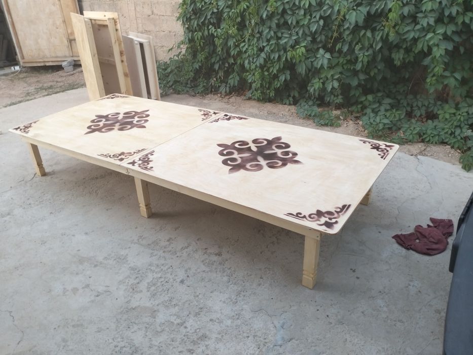 Стол для гостиной