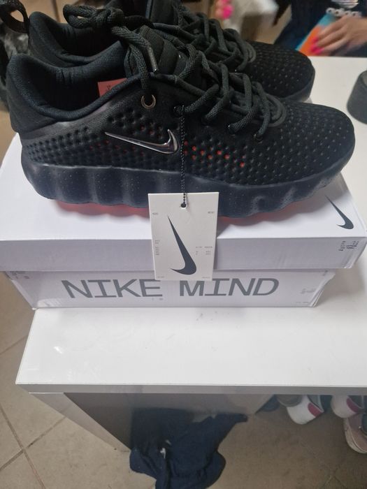 Vand Nike Mind ,nou cu eticheta nr 41 cu 26 cm