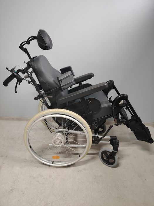 Carucior pliabil/fotoliu rulant pentru persoane cu dizabilitati.141