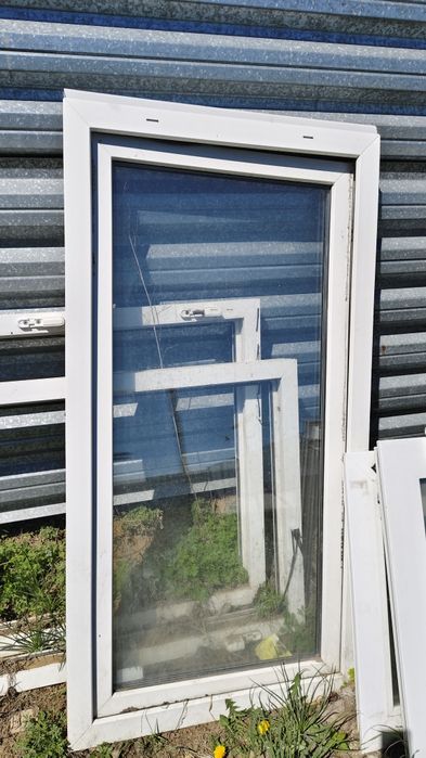 Пластиковые двери продам