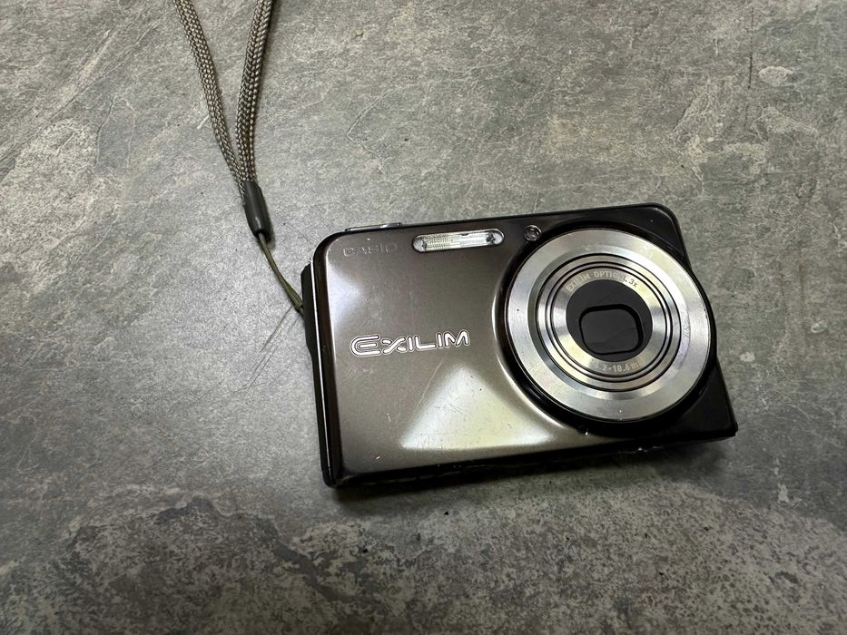 Фотоапарат Casio Exilim EX-S880 - 8 Megapixel, 3-Opt. Zoom