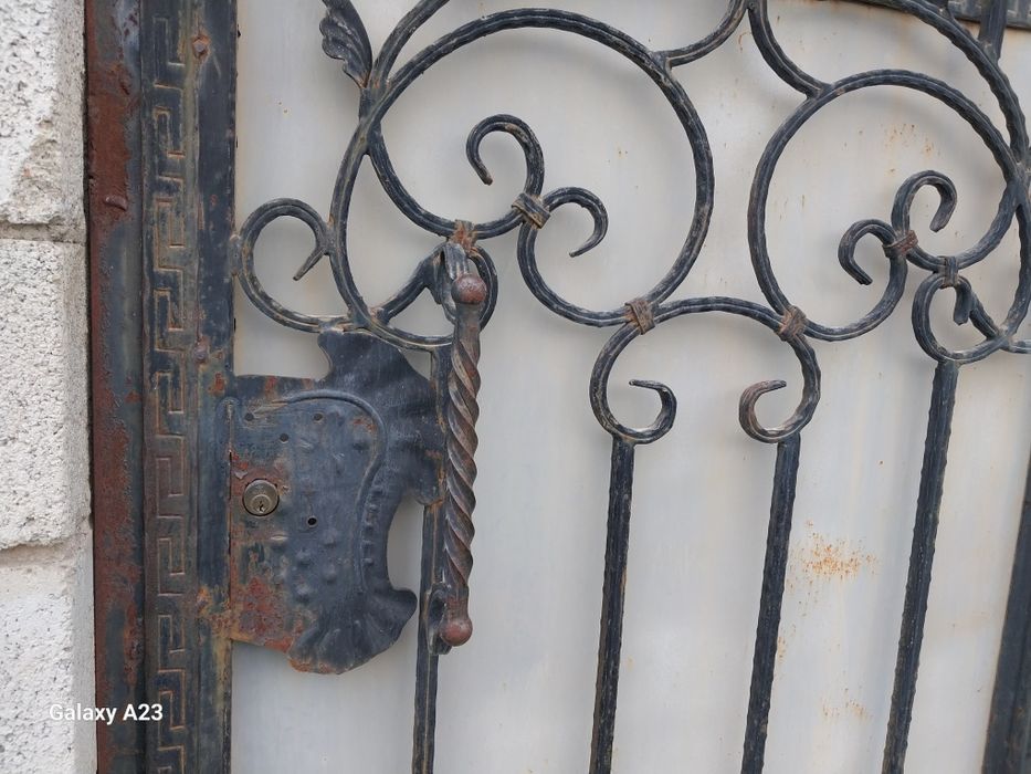 Продам варота из прочного материала.