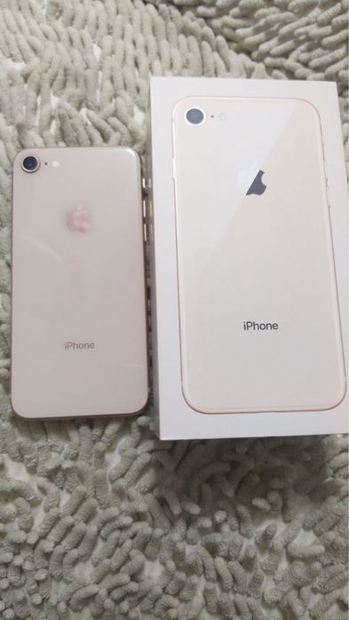 Продам айфон 8