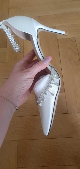 Обувки булченска сатенени чисто нови