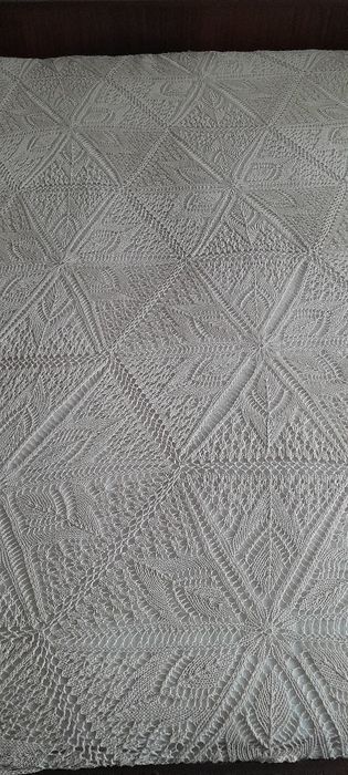 Уникална ръчно плетена кувертюра за спалня