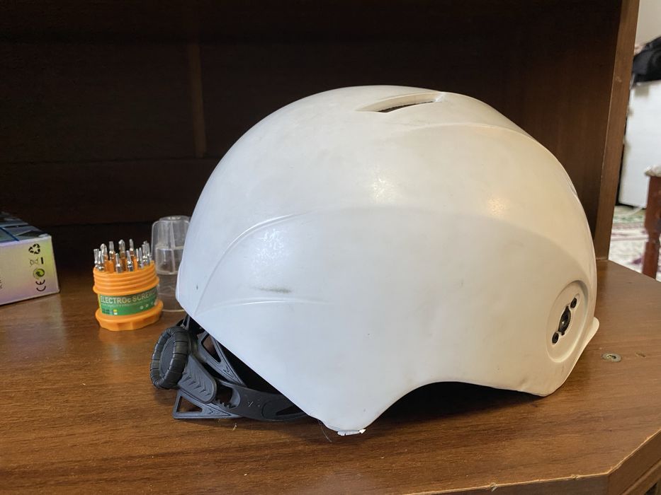 Шлем белый очки прозрачный