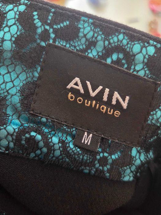 Черна пола тип молив Avin