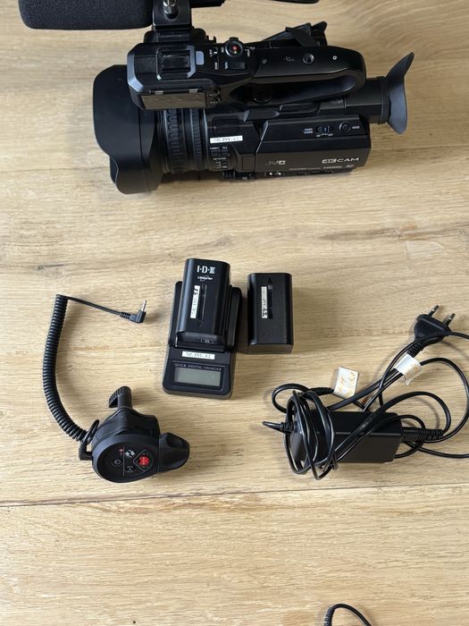 JVC GY-HM200E - cameră video + geantă