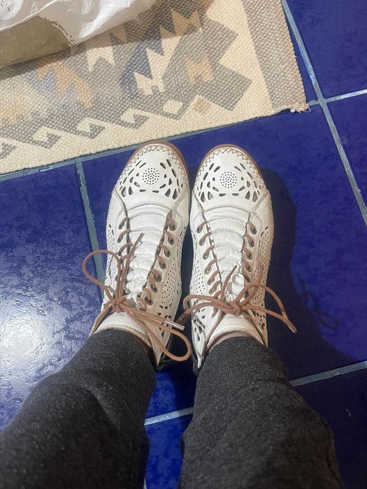 pantofi/ghetute dama piele culoare alb