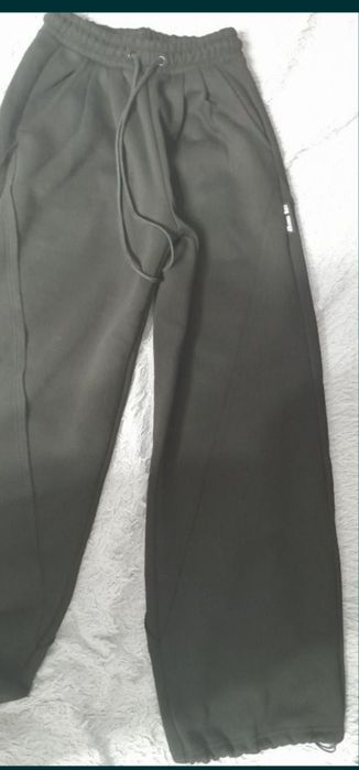 Продам женские джинсы
