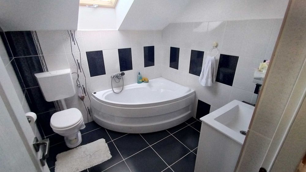 Casă duplex de vânzare în Corunca