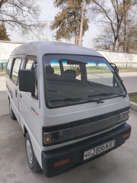 Damas Sotiladi Yurb turgan moshina òzimiziki