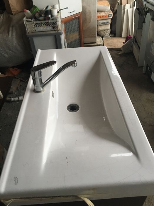 Раковина с зеркалом