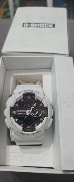 G-SHOCK дамски часовник бял