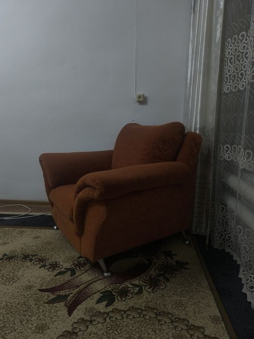 Продам диван с креслом.