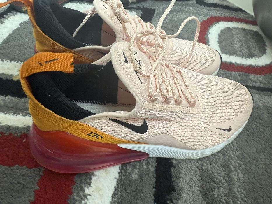 Adidasi nike air 270