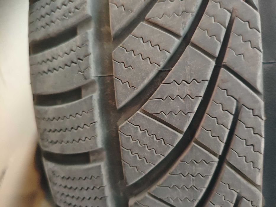 Vand 4 anvelope all season!