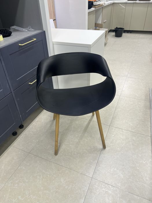 Продам дизайнерский стул в отличном состоянии