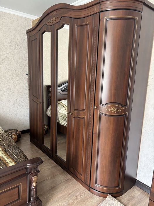 Продам спальный гарнитур