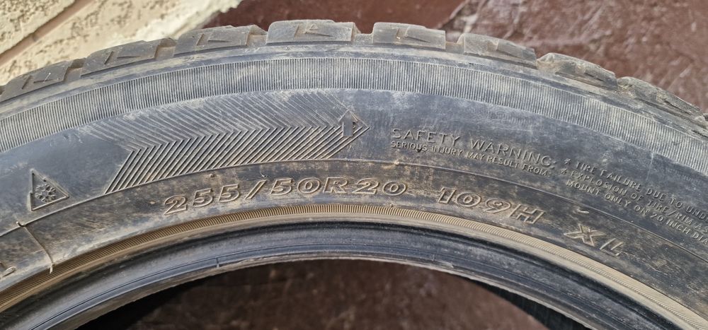 Зимние шины б/у 255/50/20