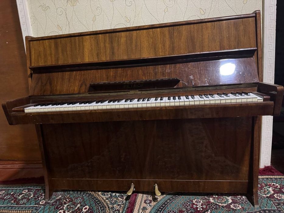 Пианино" PETROF"