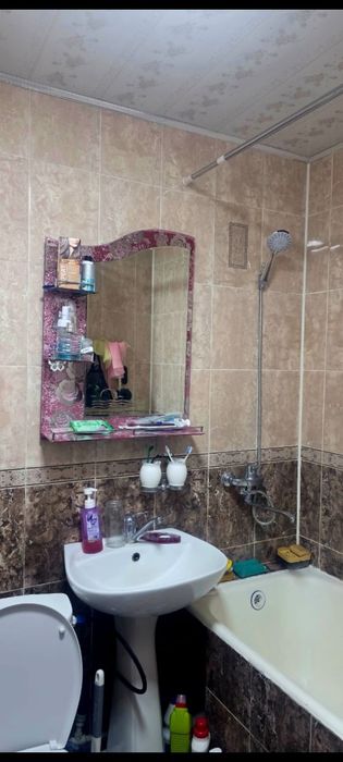 3 комнатная квартира свежий чистый базар. школа садик все рядом