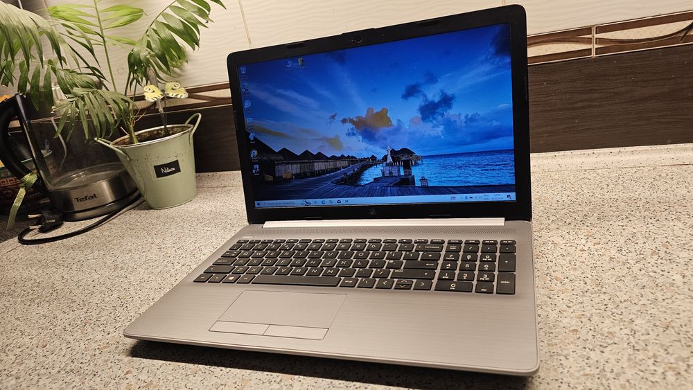HP Ryzen5 optacore, 12Gb RAM , SSD 256Gb, display 16FHD, placa video 4gb