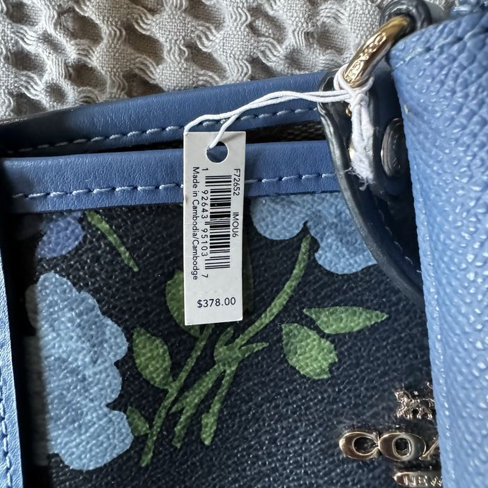 Geanta noua Coach reversibila tote in signature canvas peony print