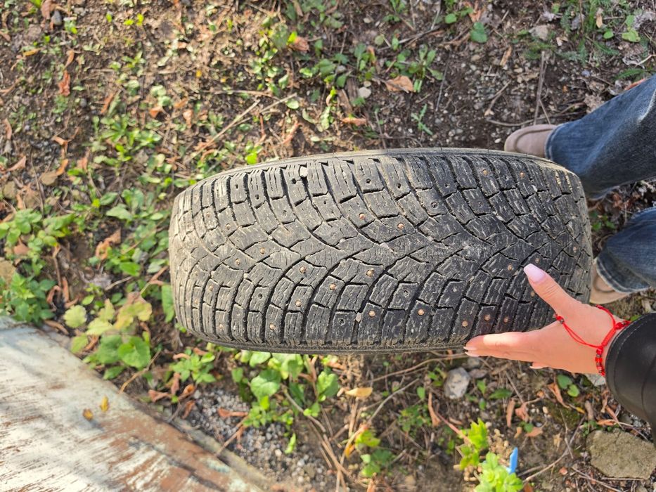 Продам резину 215/55/R17