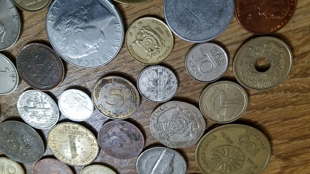 Колекция от чуждестранни ретро монети