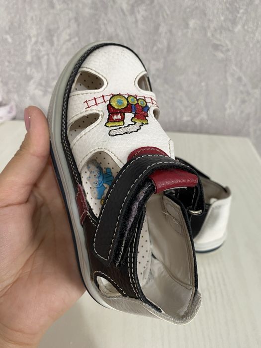 Детский обувь мальчика