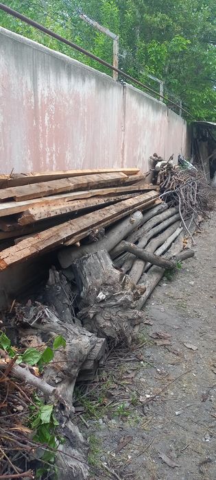 Утин сотилади Продаются дрова