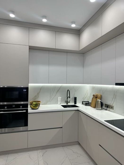 Kuxinni mebellar zakaz asosida yasimiz nalichi ham bor