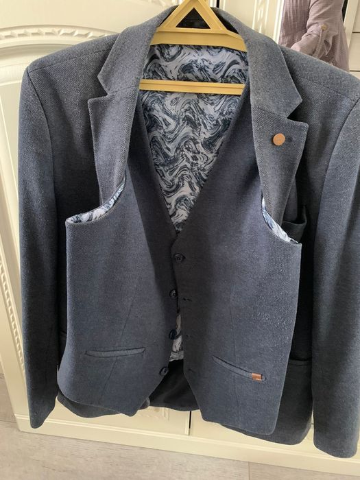 Продаётся костюм двойка